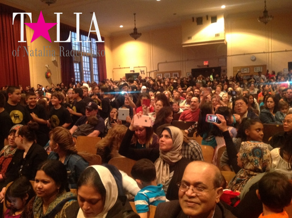 Родители во время выступления детей эмоций не скрывали - подпевали, апплодировали))))